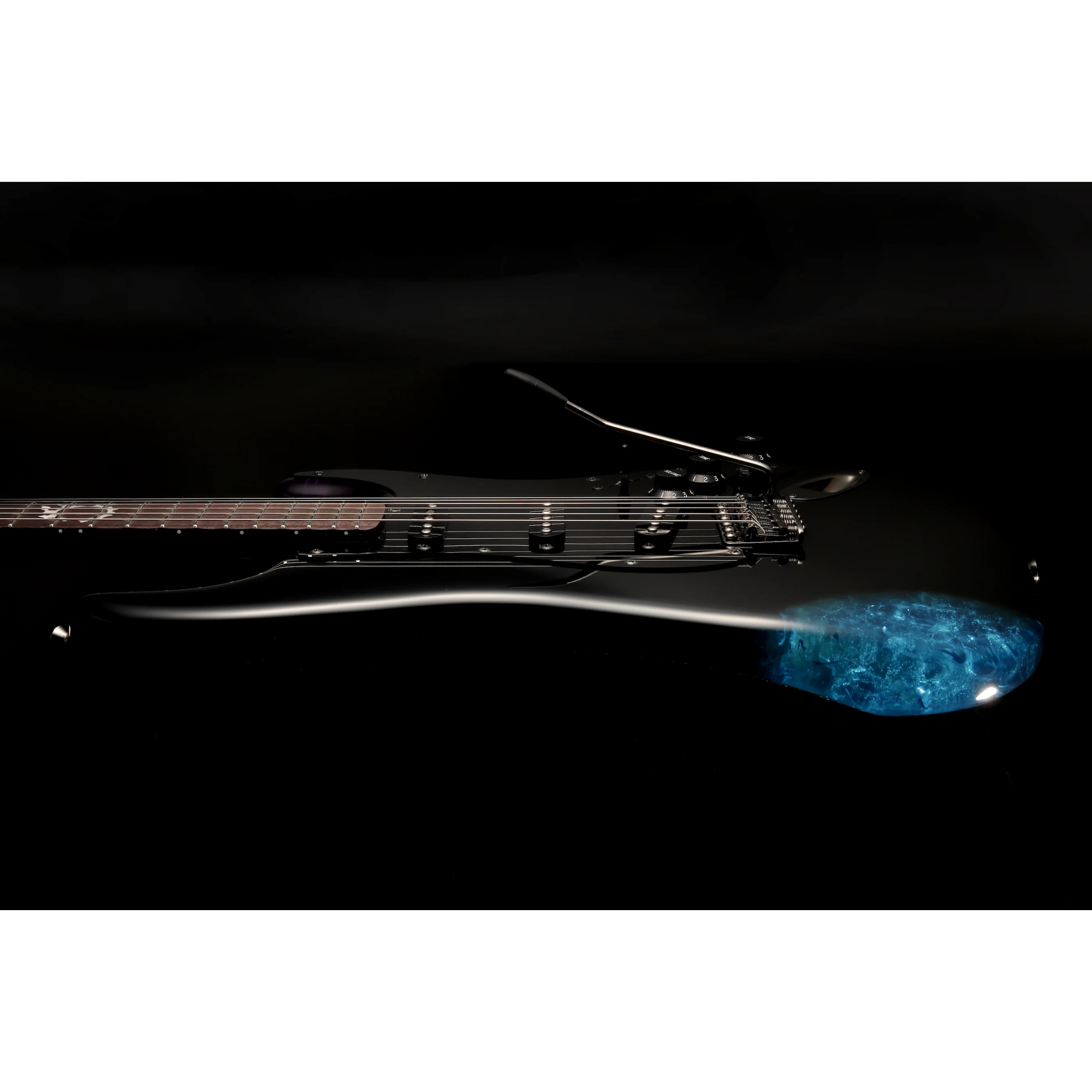 Fender 560-1000-899 LE MIJ Final Fantasy XIV Strat - Image 12