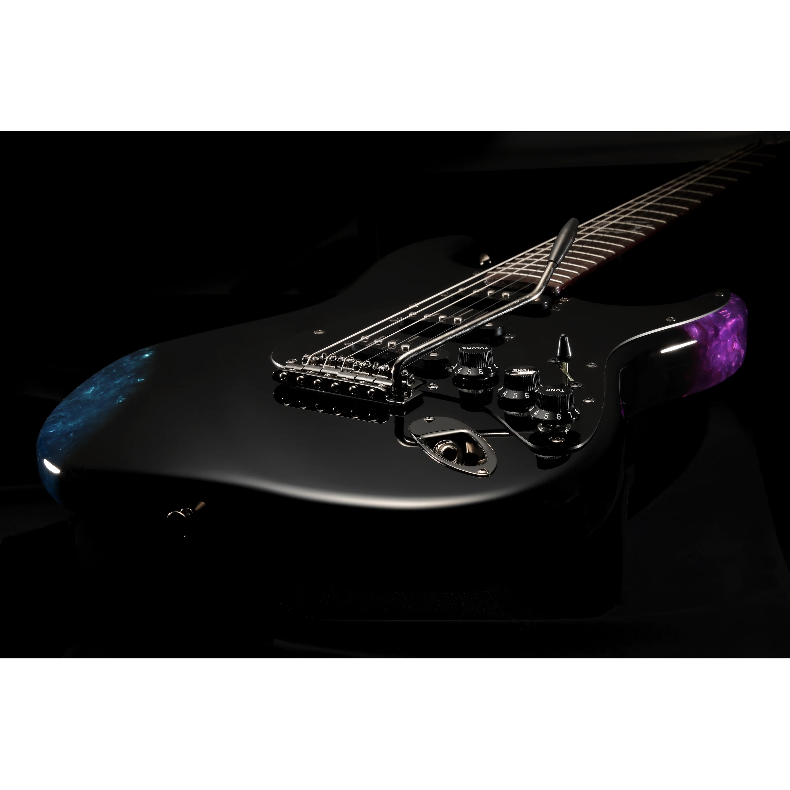 Fender 560-1000-899 LE MIJ Final Fantasy XIV Strat - Image 13