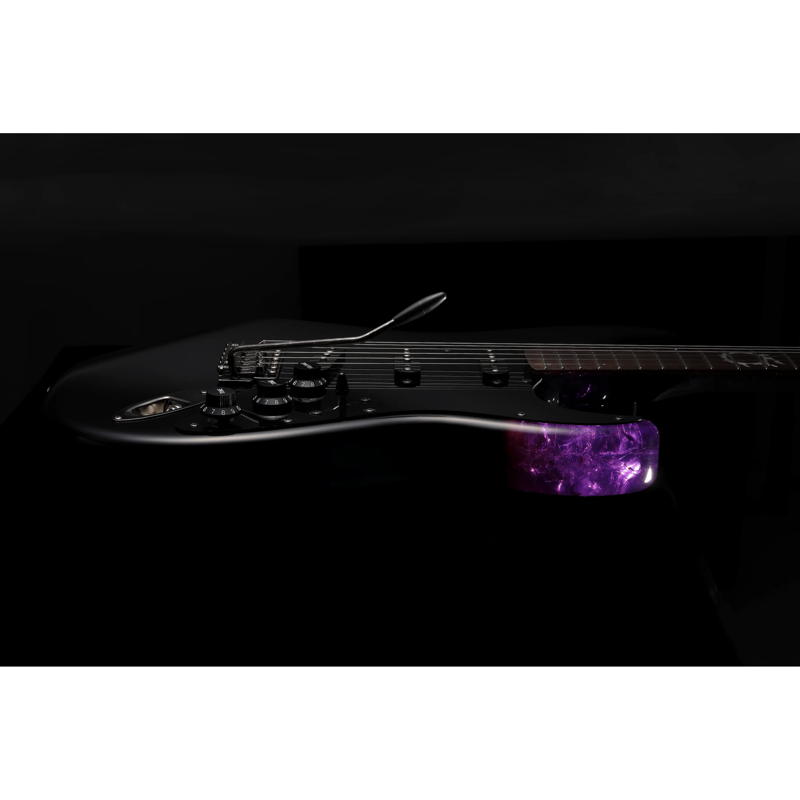Fender 560-1000-899 LE MIJ Final Fantasy XIV Strat - Image 14