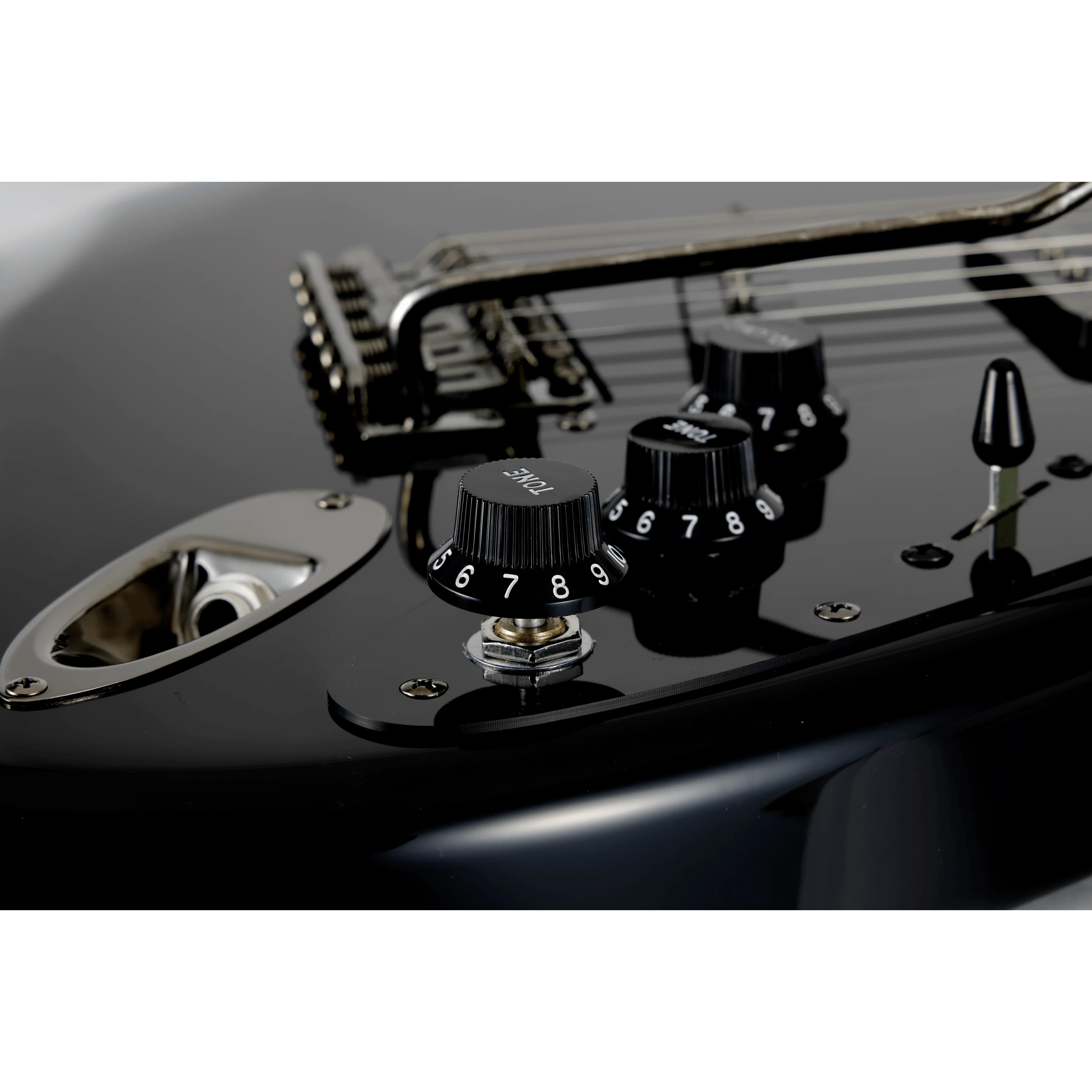 Fender 560-1000-899 LE MIJ Final Fantasy XIV Strat - Image 4