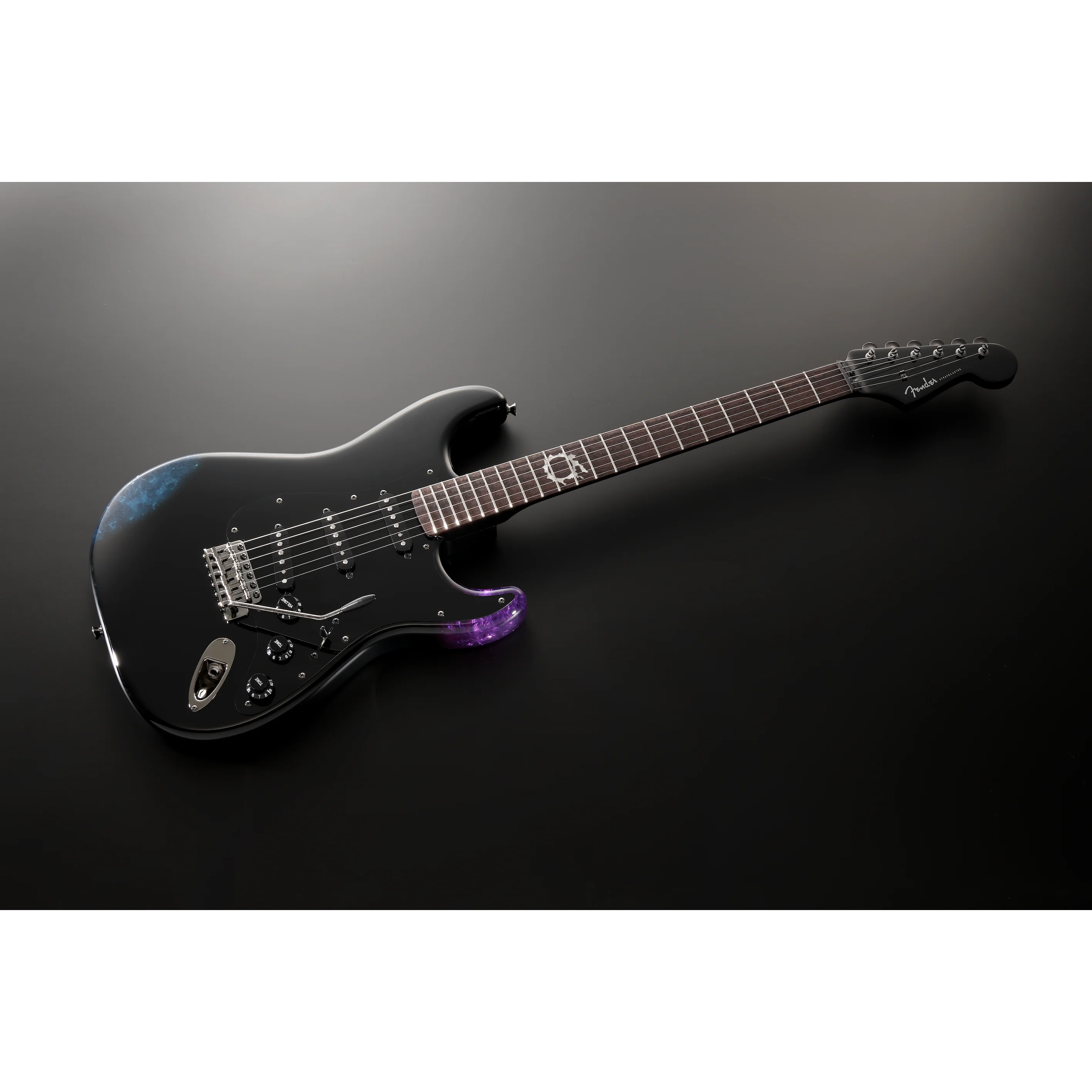 Fender 560-1000-899 LE MIJ Final Fantasy XIV Strat - Image 7