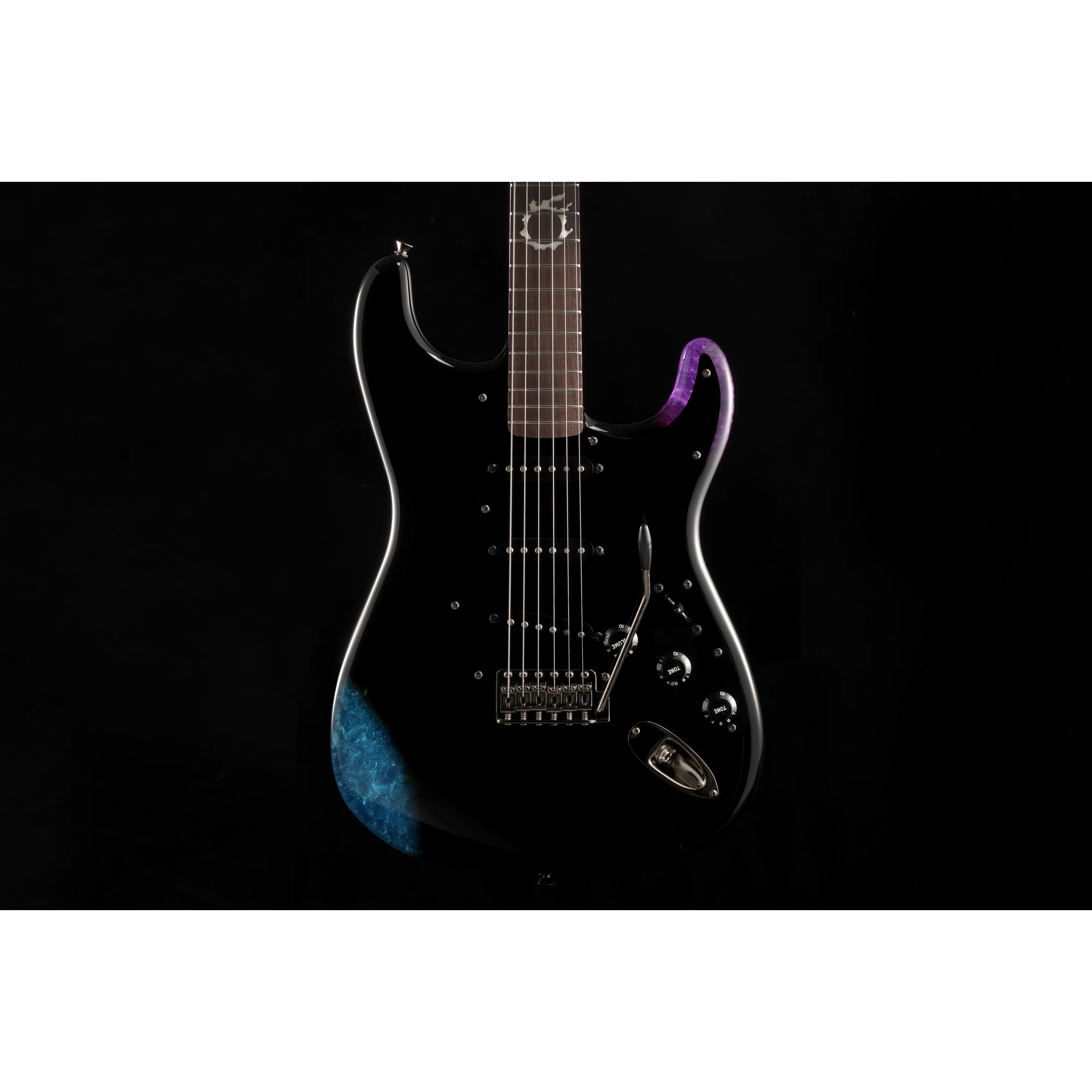 Fender 560-1000-899 LE MIJ Final Fantasy XIV Strat - Image 8