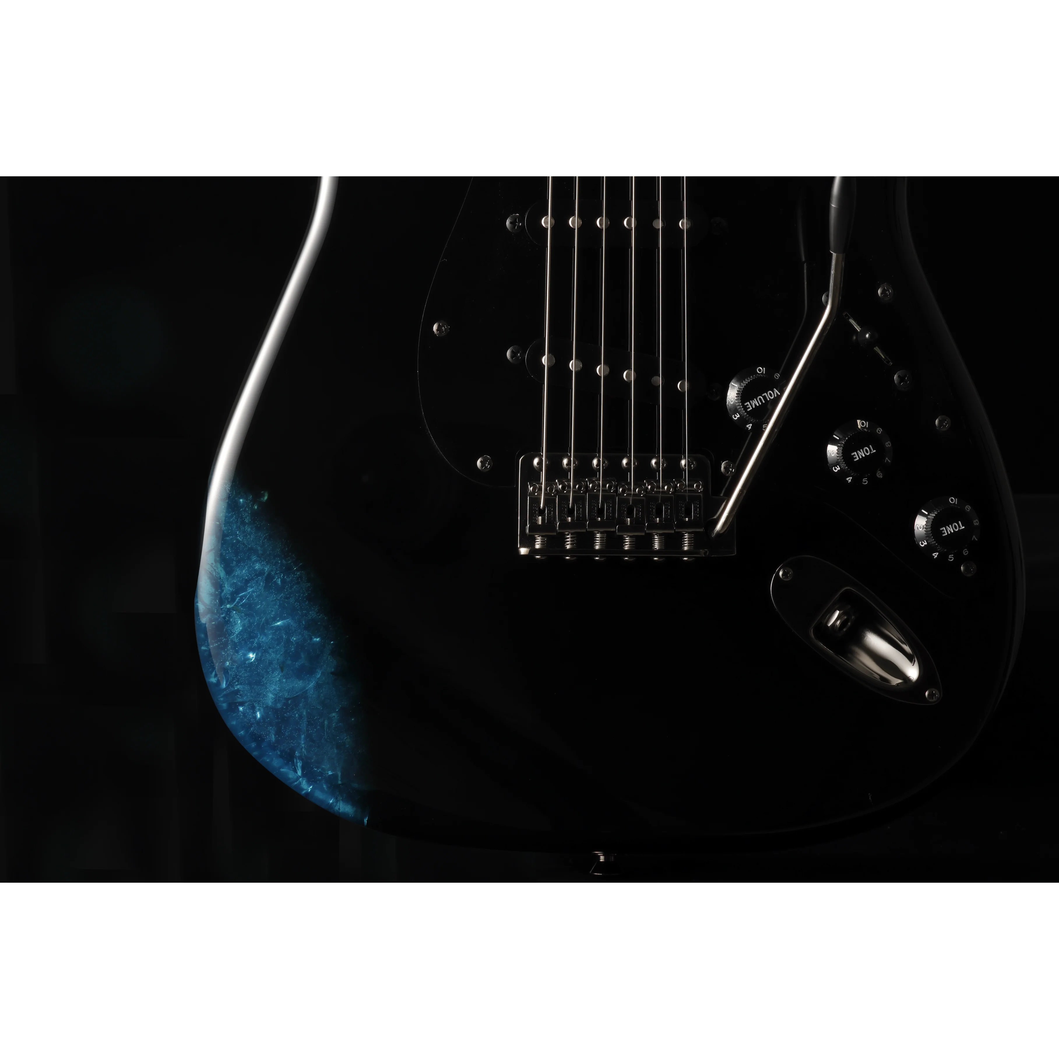 Fender 560-1000-899 LE MIJ Final Fantasy XIV Strat - Image 9