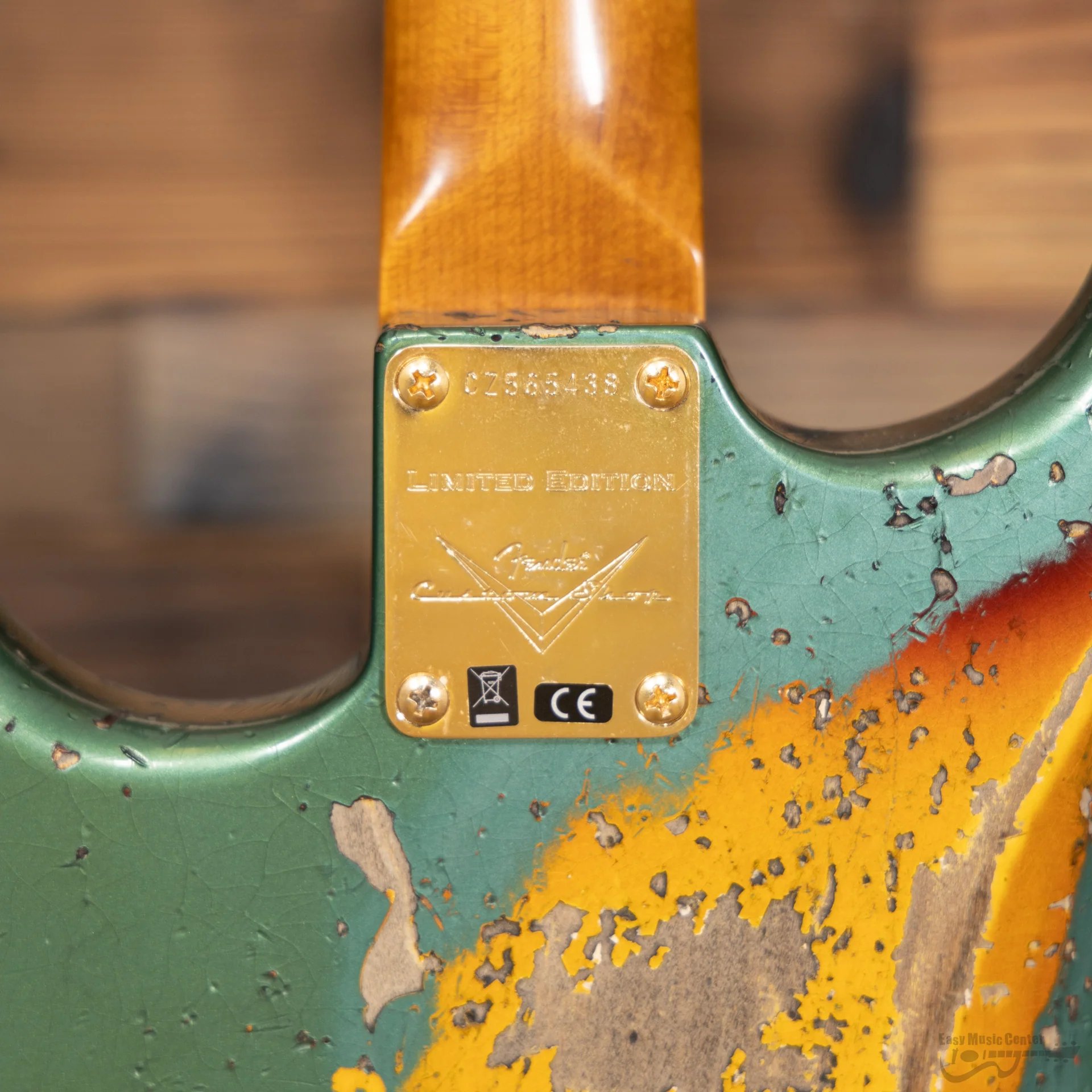 Fender 923-6053-042 Custom Shop (#CZ565438), 1962 LTD Strat, Gold Hardware, Heavy Relic, Aged Sherwood Green Metallic over 3-color Sunburst - Image 10