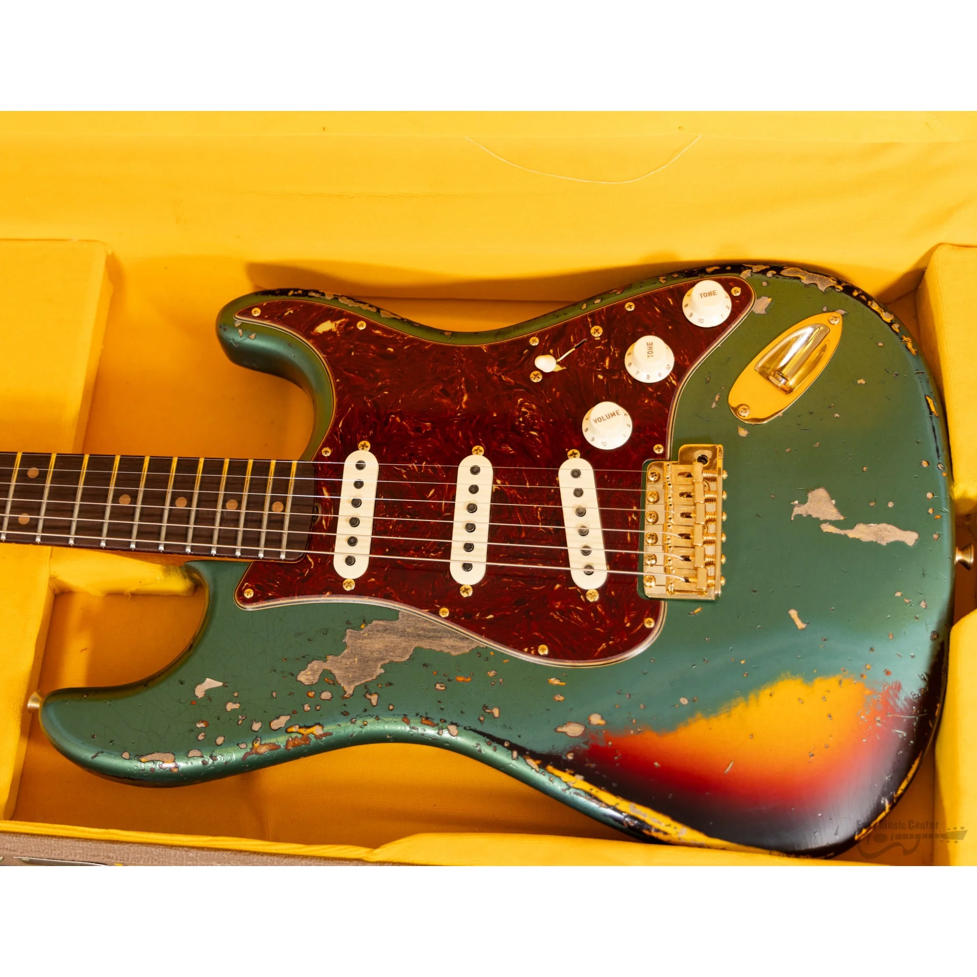 Fender 923-6053-042 Custom Shop (#CZ565438), 1962 LTD Strat, Gold Hardware, Heavy Relic, Aged Sherwood Green Metallic over 3-color Sunburst - Image 16