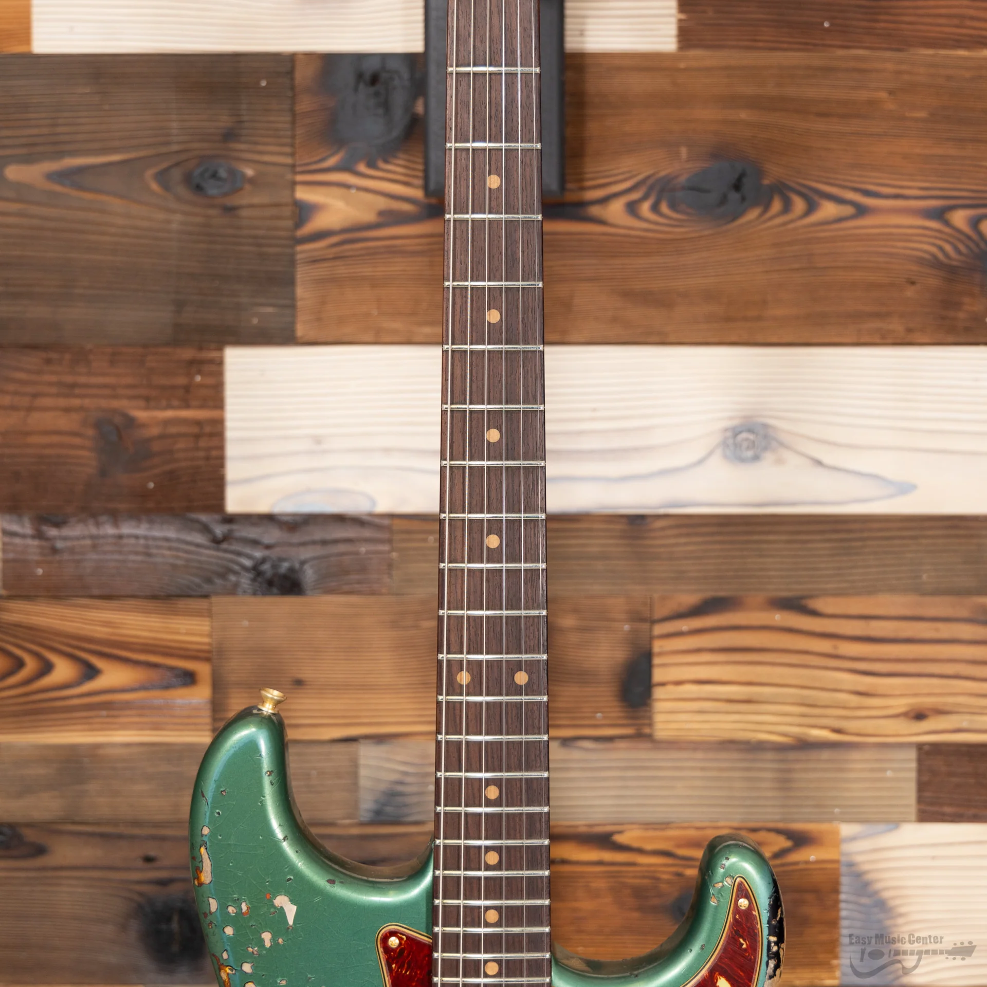 Fender 923-6053-042 Custom Shop (#CZ565438), 1962 LTD Strat, Gold Hardware, Heavy Relic, Aged Sherwood Green Metallic over 3-color Sunburst - Image 4