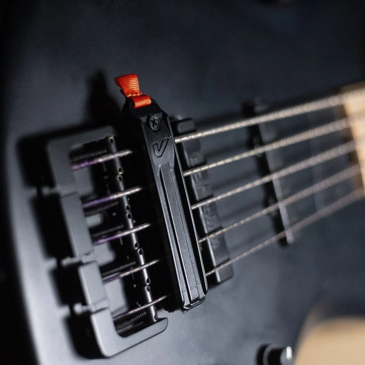 Gruv Gear FUMP5-BLK Frump Bridge String Muter, 4 to 5-String Bass, Black - Image 5