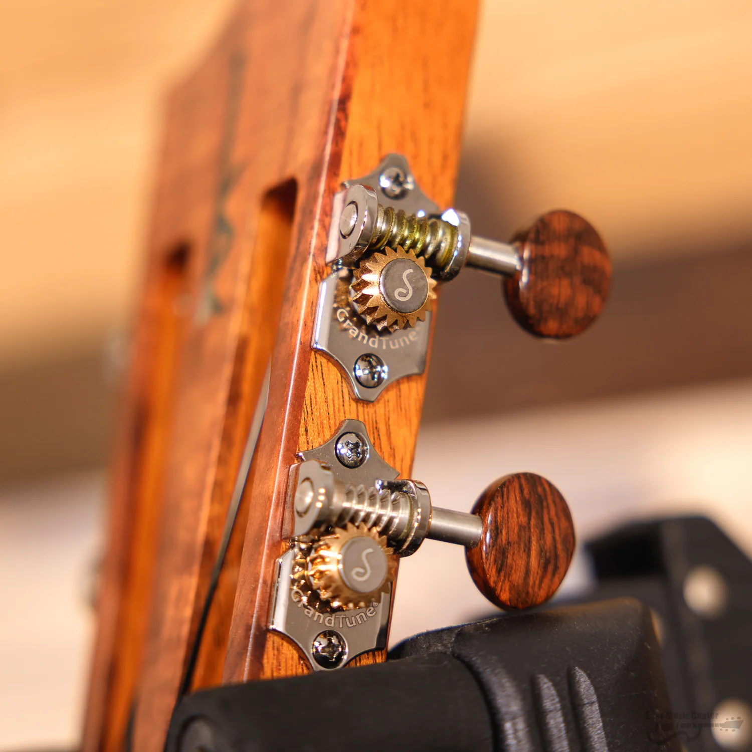 Kamaka HF-2DI Slotted Deluxe Koa Concert Ukulele (#241025) - Image 8