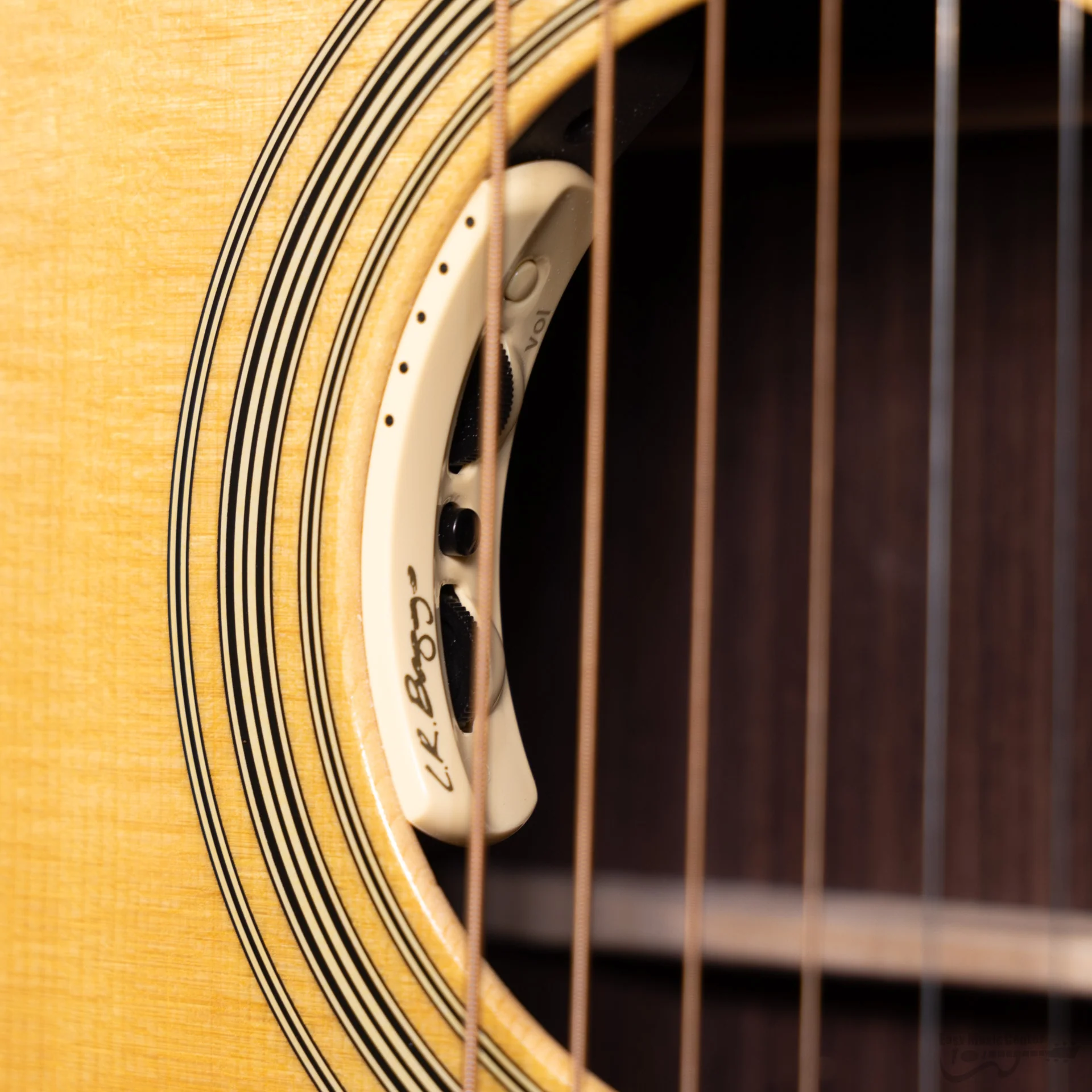 Martin OM-28E-LRB Orchestra Acoustic Guitar with LR Baggs Pickup (#2770597) - Image 10