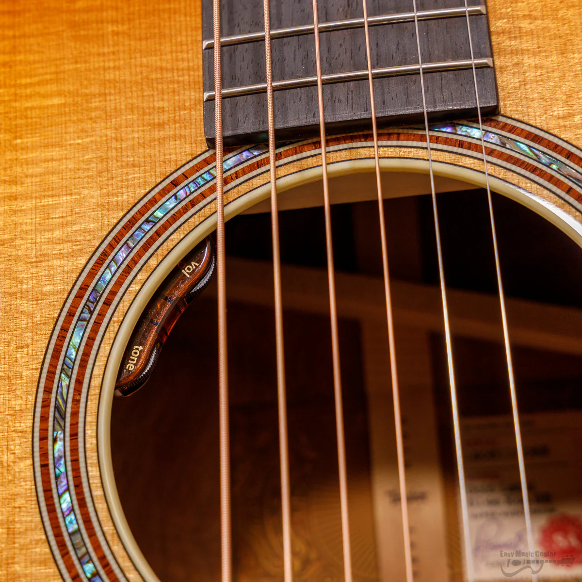 Taylor 814E-K-GL-SB Gold Label Grand Auditorium, Spruce Top, Koa b/s, Cutaway, Electronics, Sunburst (#1203115083) - Image 10