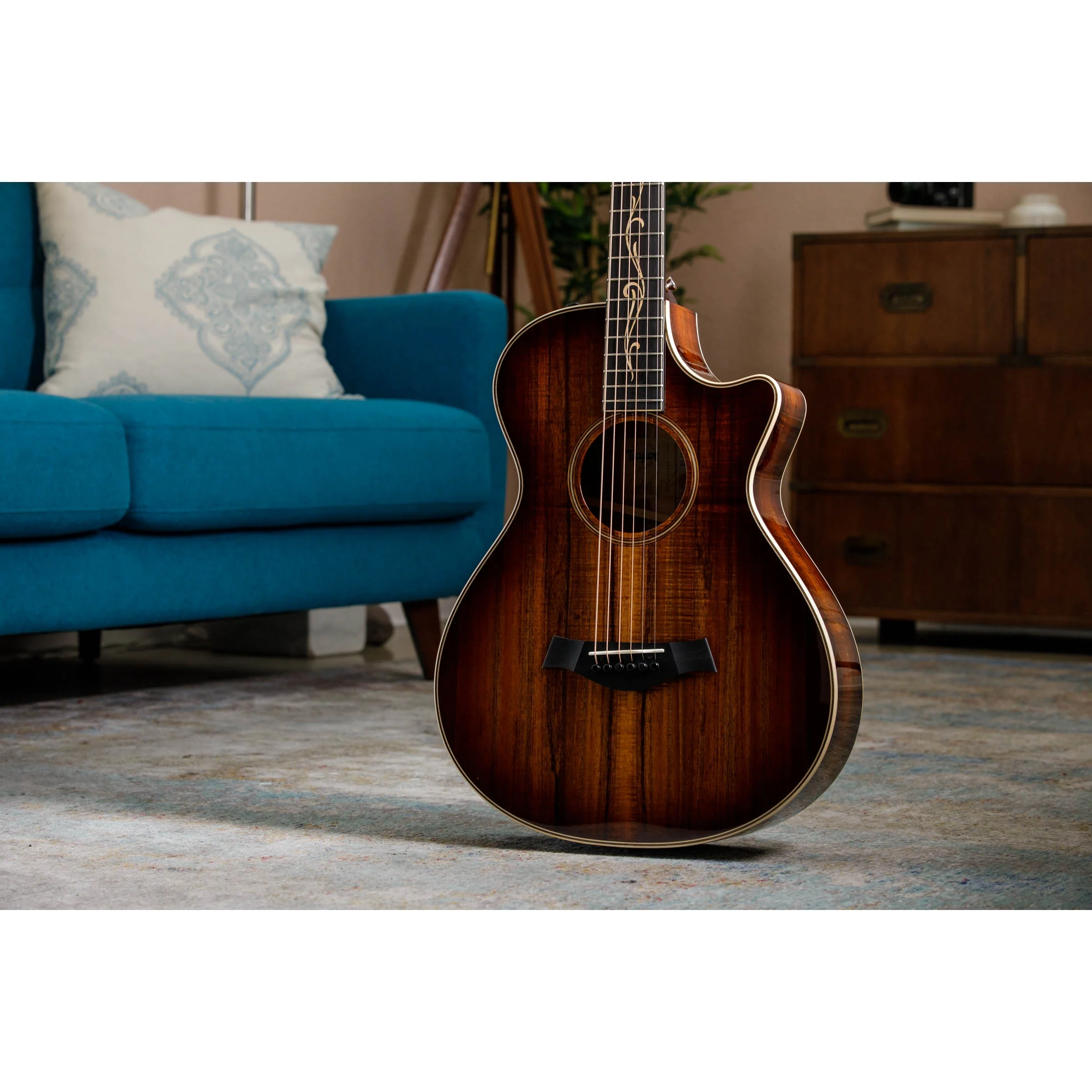 Taylor K22CE-12-FRET Grand Concert 12 Fret - All Koa, Cutaway, Electronics - Image 17